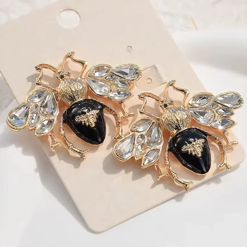 Anthropologie charming bee